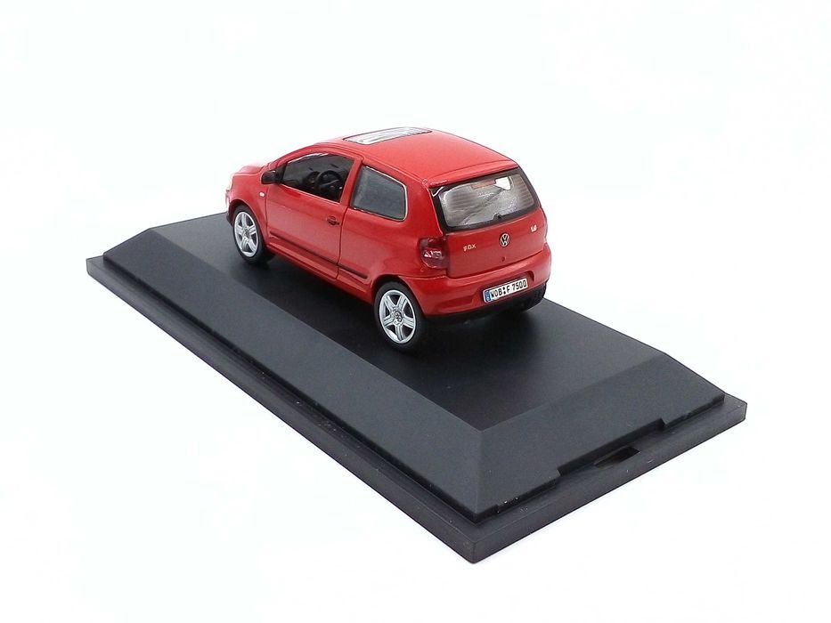 Volkswagen Fox red - skala 1:43 - Schuco