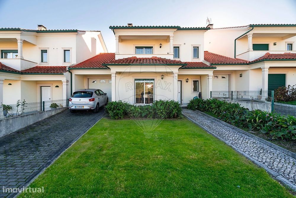 Moradia T4 para venda