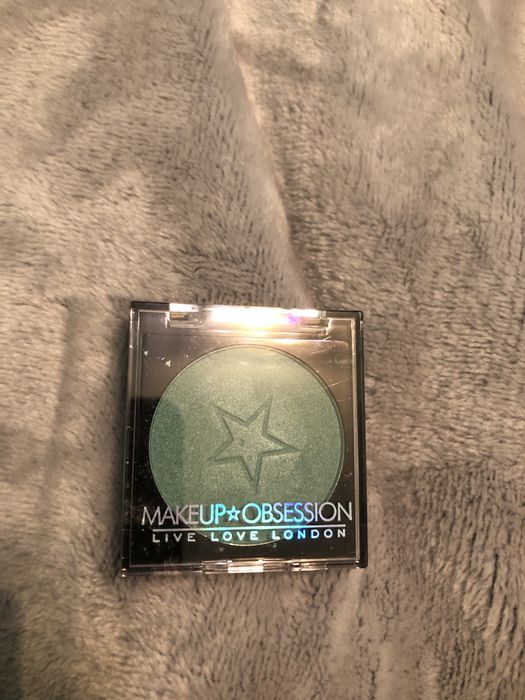 Cień do powiek zielony