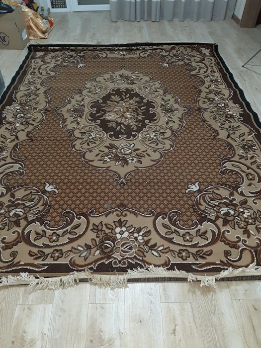 Килим, ковер коричневий