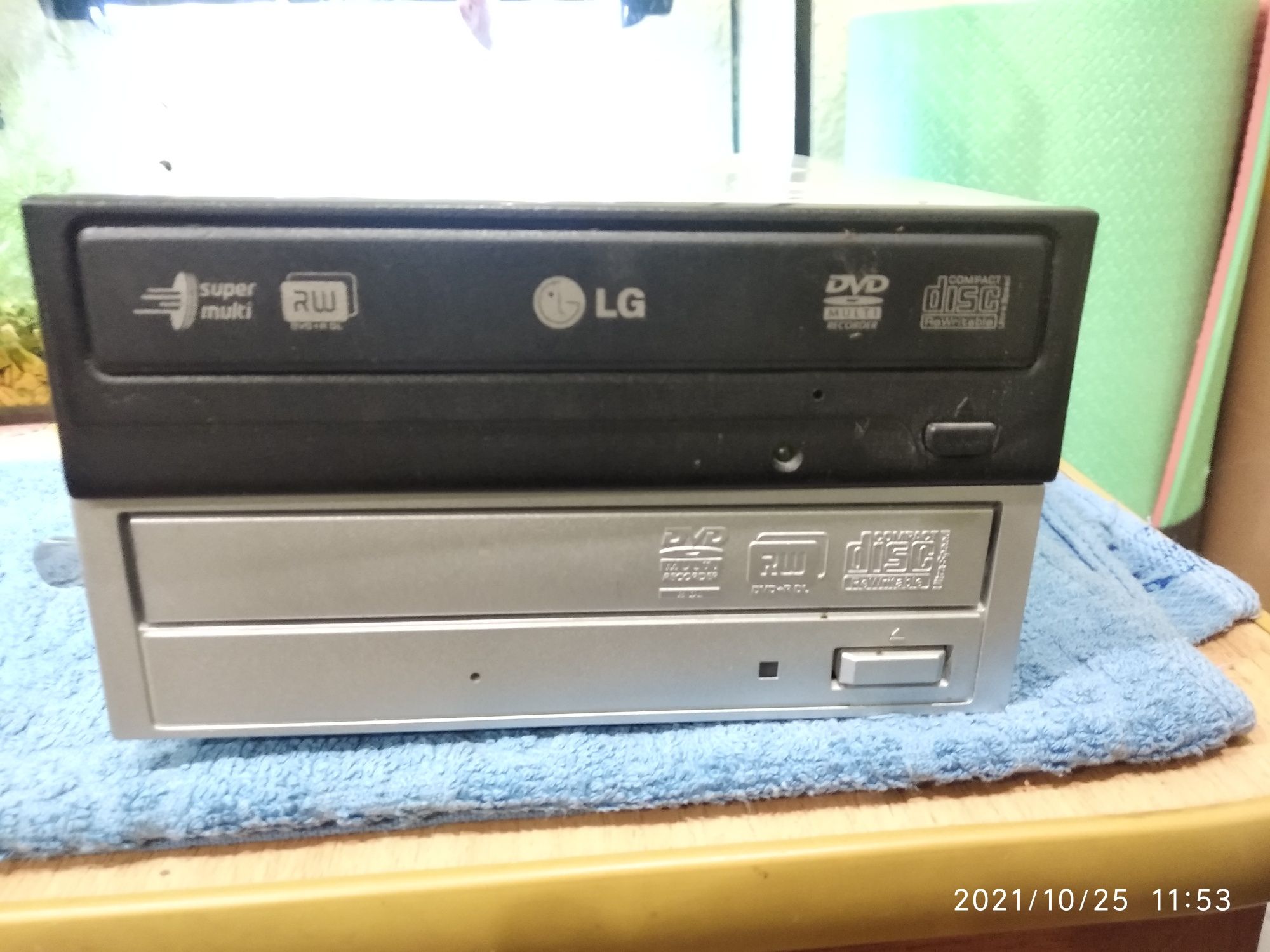 Привод для ПК DVD-RW.