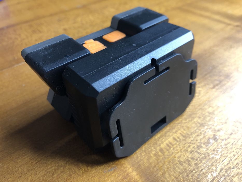 Налобний акумуляторний ліхтарик