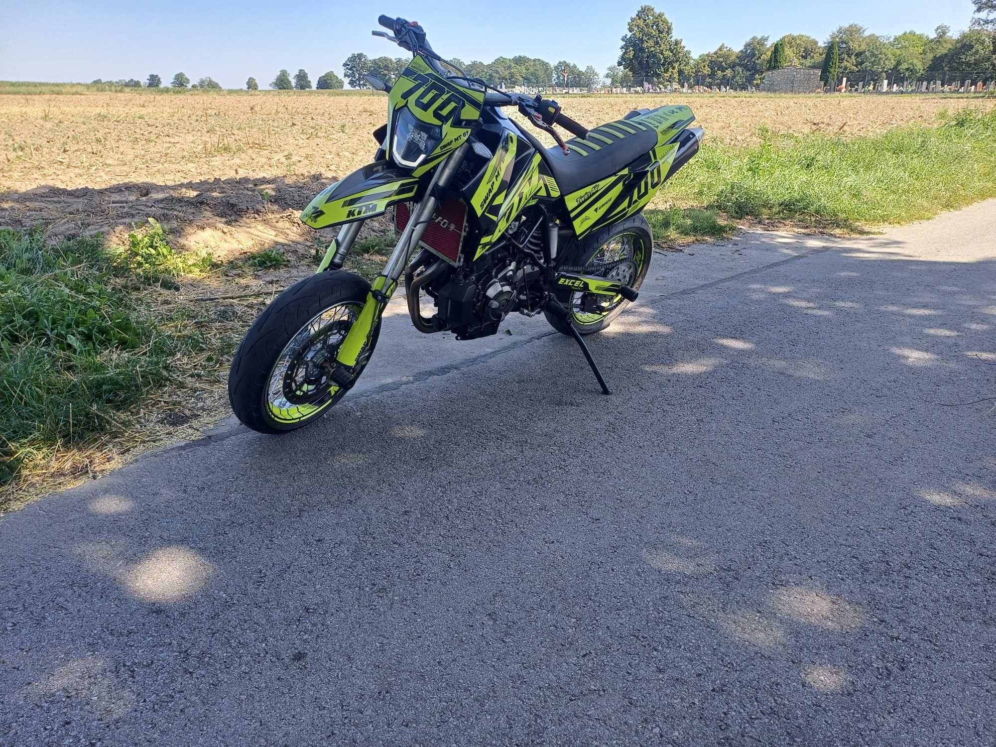 Ktm lc4 swap mt07 Supermoto