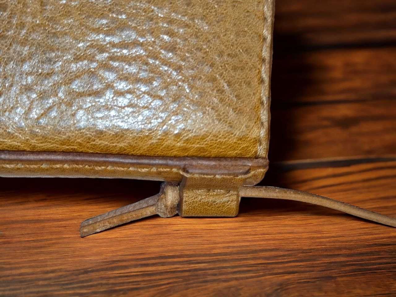 Сумочка-чехол под телефон из натуральной кожи ручной работы
