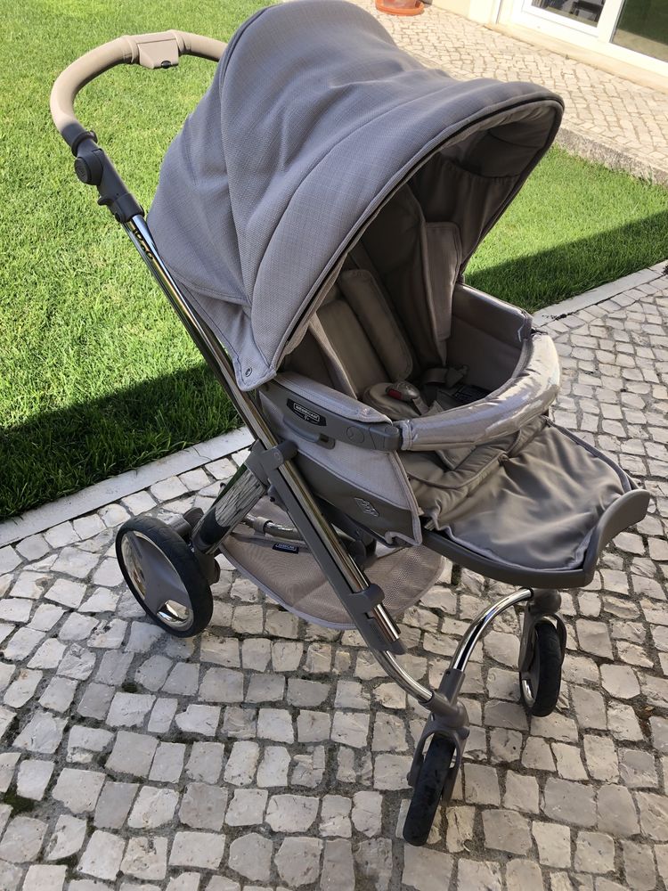 Conjunto Bébécar alcofa, babycoque e carro de passeio. Base isofix.