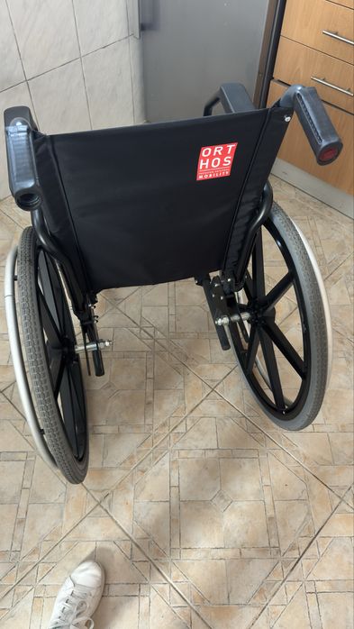 Vendo cadeira de rodas ortopedica