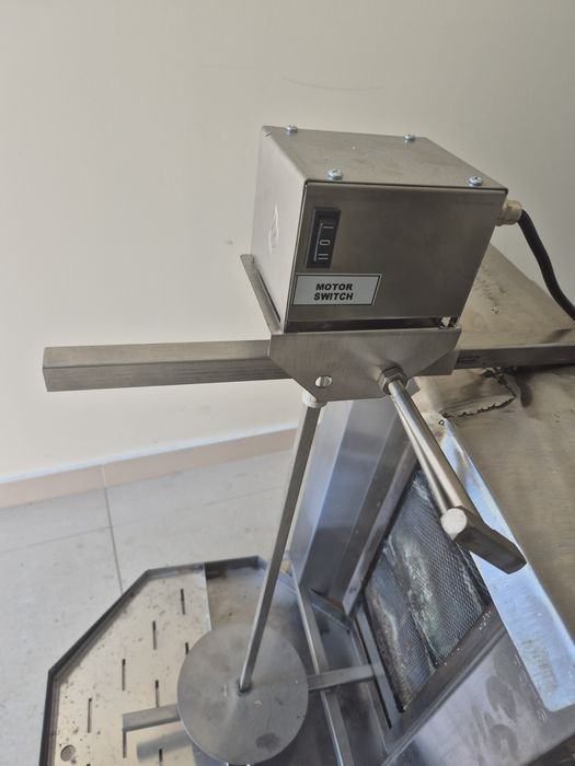 Vendo  máquina  de  kebab  a gás