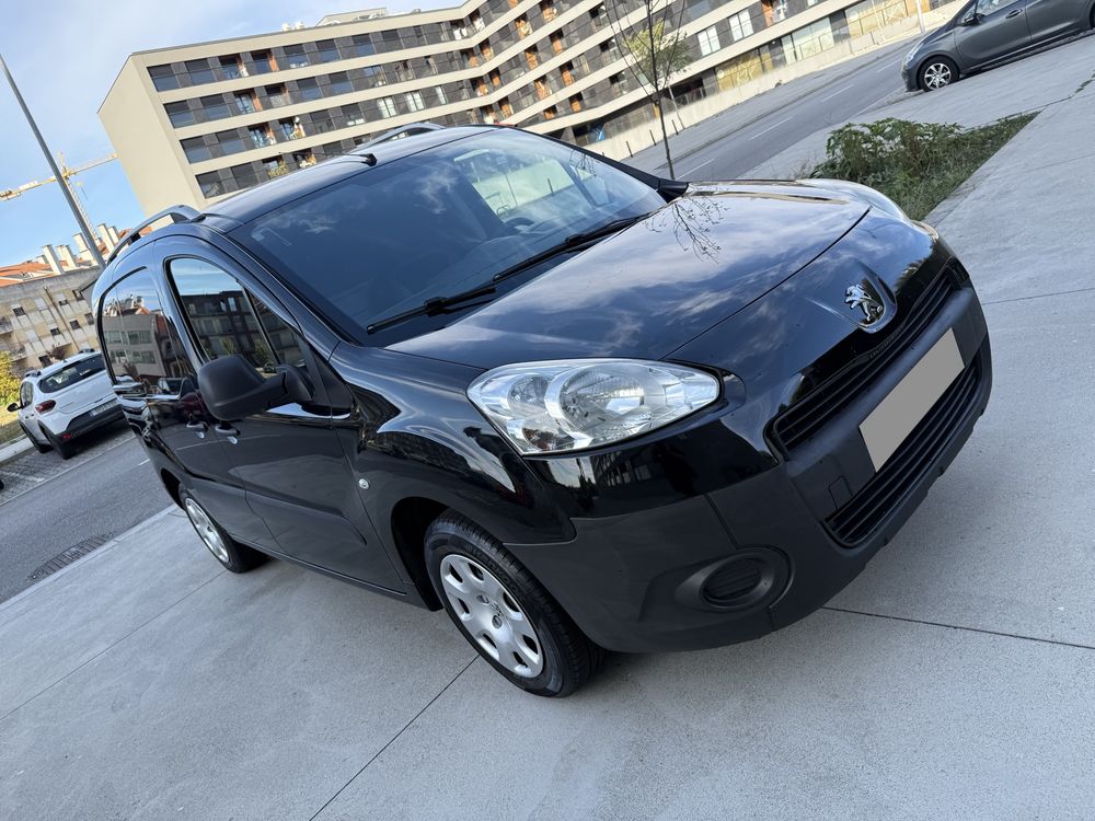 Peugeot Partner - 2014 c/ GPS e CarPlay - 1.6 HDi