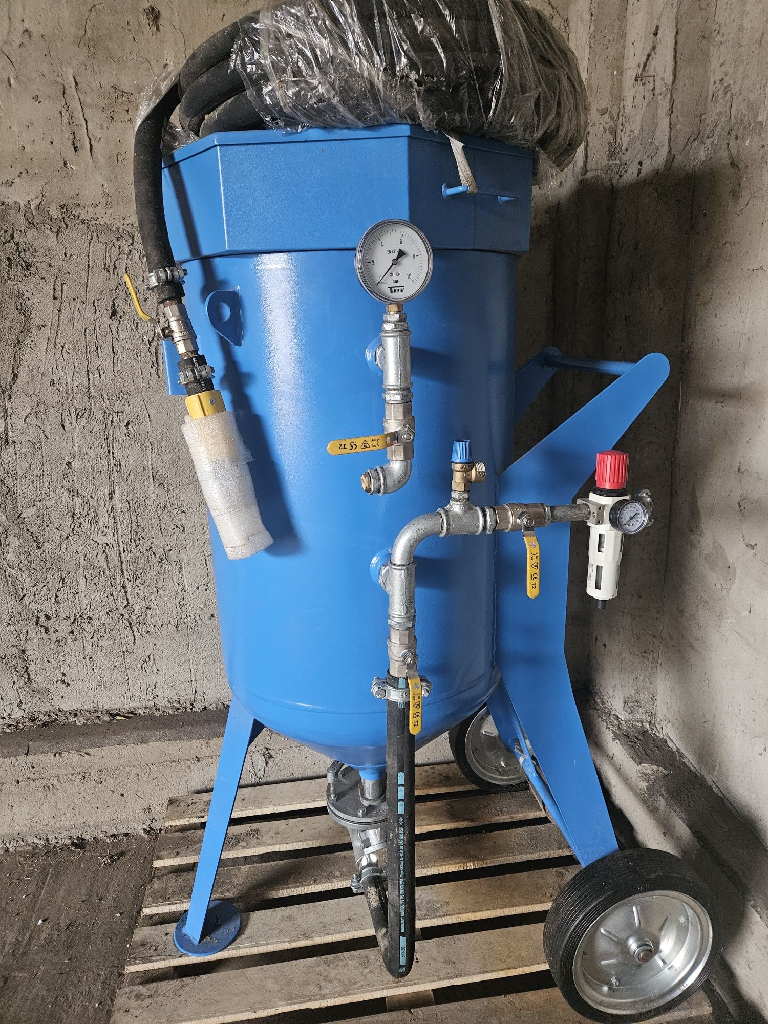 Kompresor srubowy atlas copco xas65 piaskarka 200l komnino piaskowanie