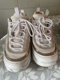 Tenis Fila Branco e Dourado tamanho 36