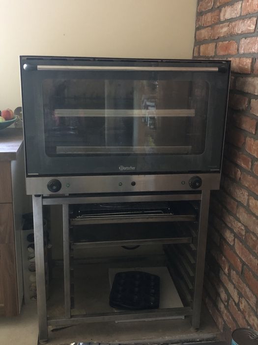 Piec konwekcyjno parowy Bartscher AT400 ze stolikiem, uzywany