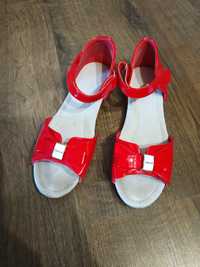 Sandałki czerwone 35