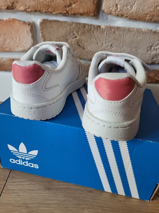 Buty adidas dla dziewczynki,  skórzane białe buty na rzepy rozmiar 26