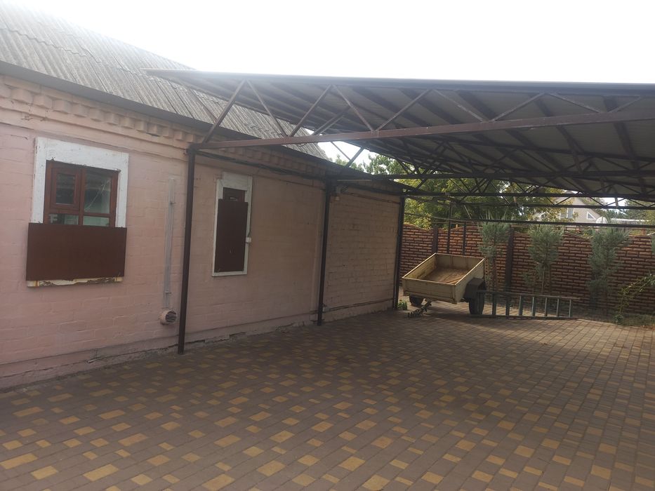 Продам затишний будинок в місті, 1/2 частина спільний двір