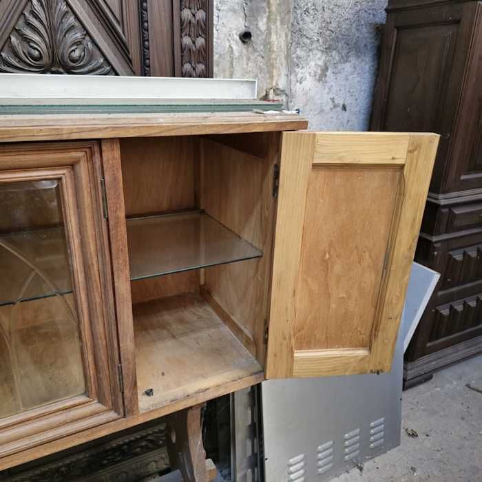 Móvel cristaleira em madeira com 3 portas