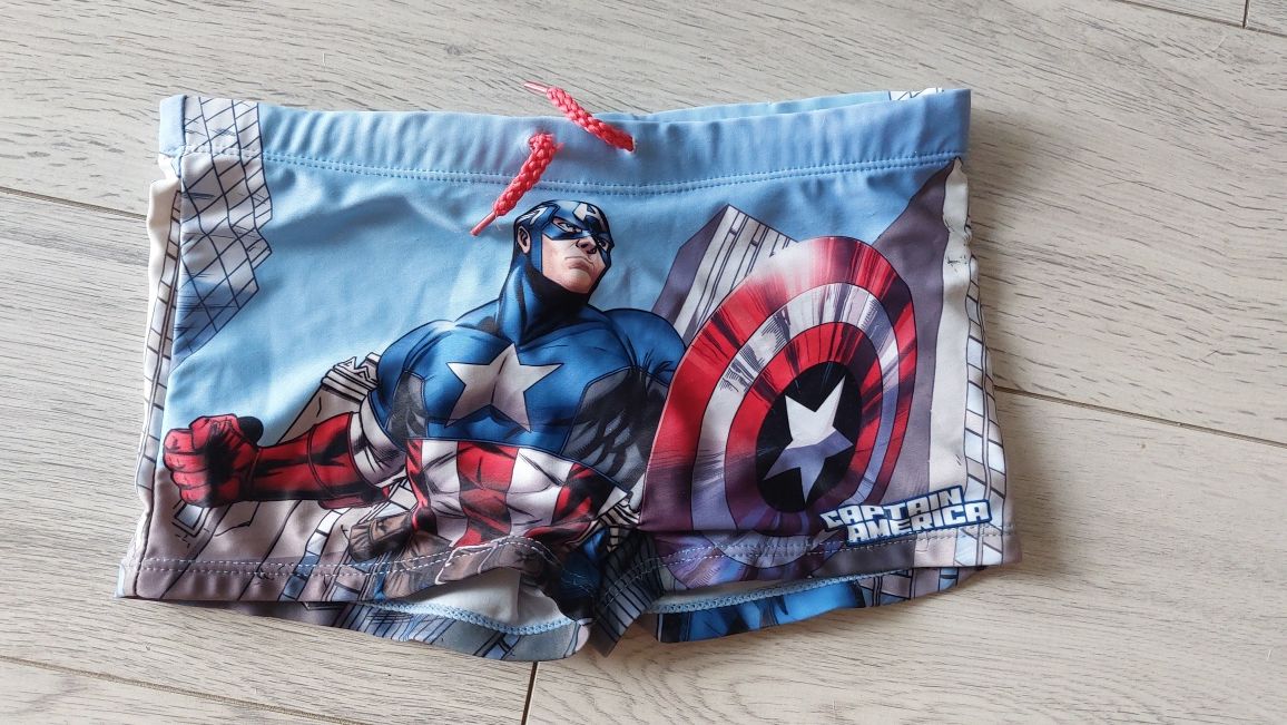 Kąpielówki reserved 122/128 Marvel captain americaa