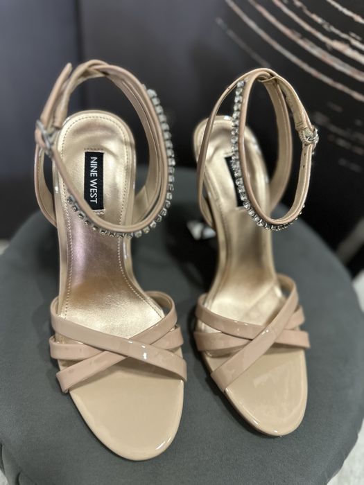 Босоніжки каблук