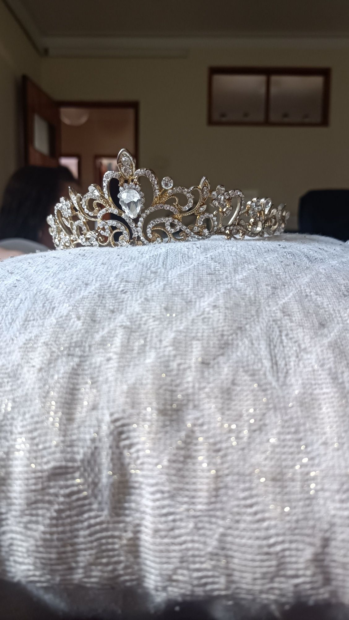 Tiara com brilhantes