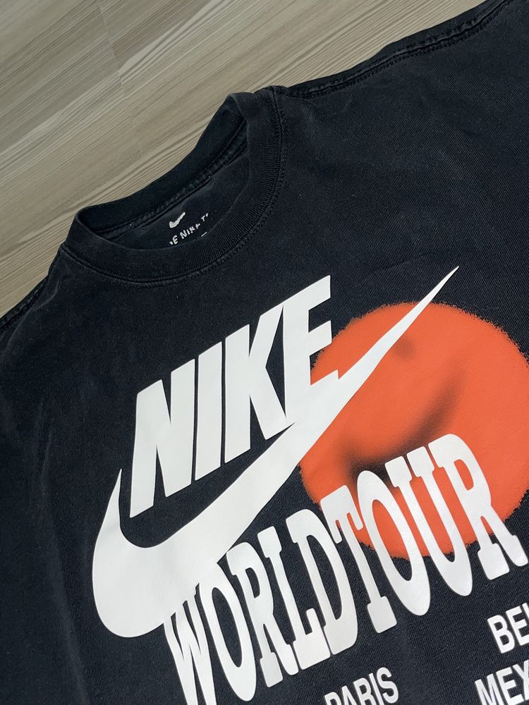 футболка Nike Worldtour
