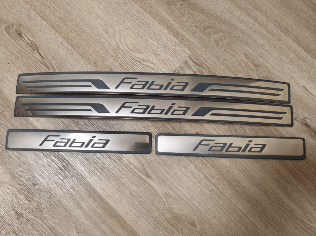 Накладки на порог металеві  Skoda Fabia
