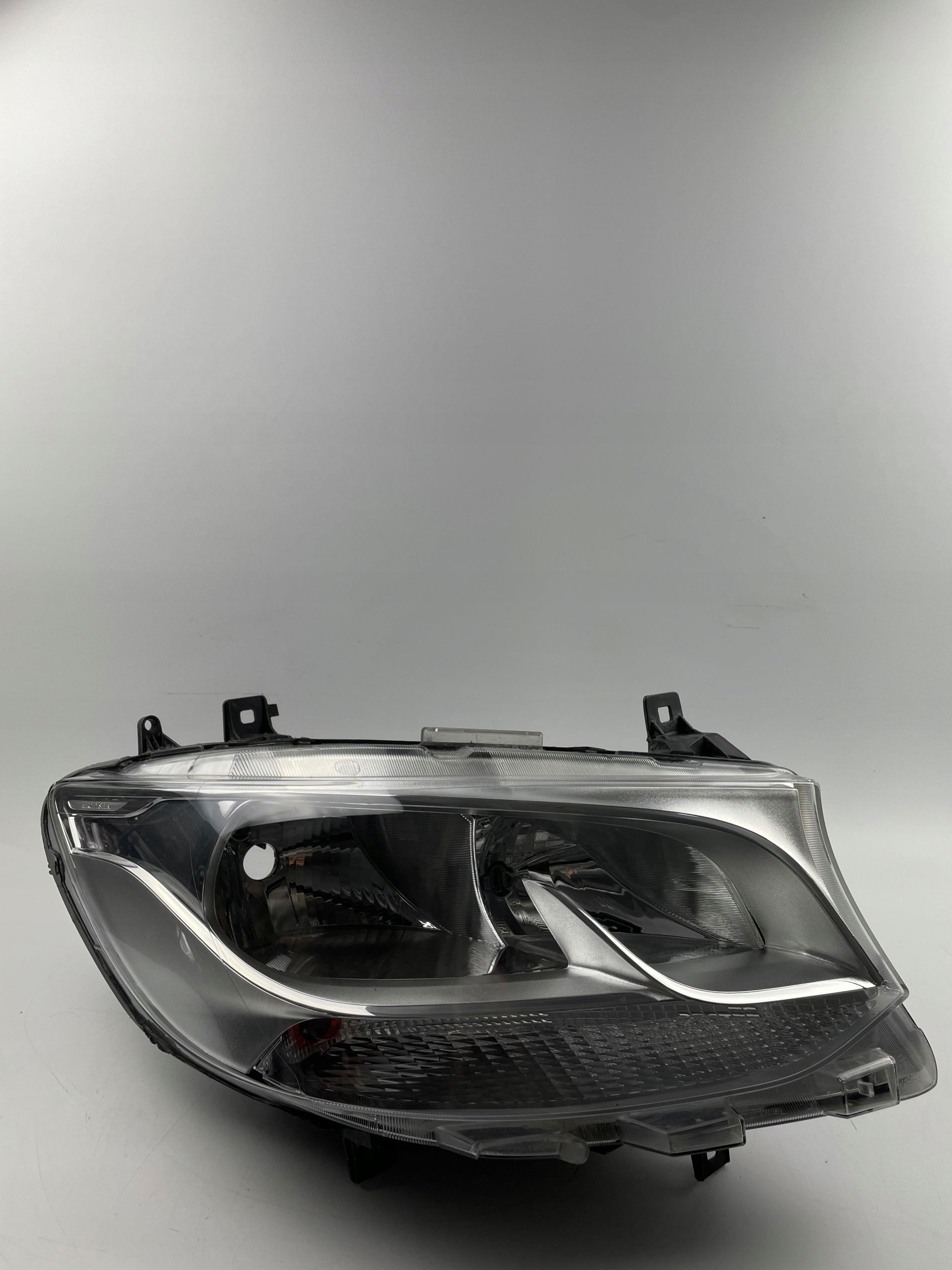 Lampa przednia prawa Mercedes SPRINTER W907 W910