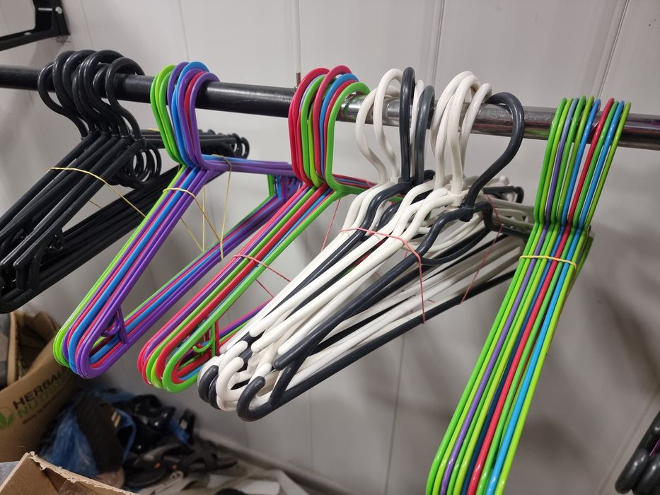 Тремпеля, вішалки дитячі та дорослі