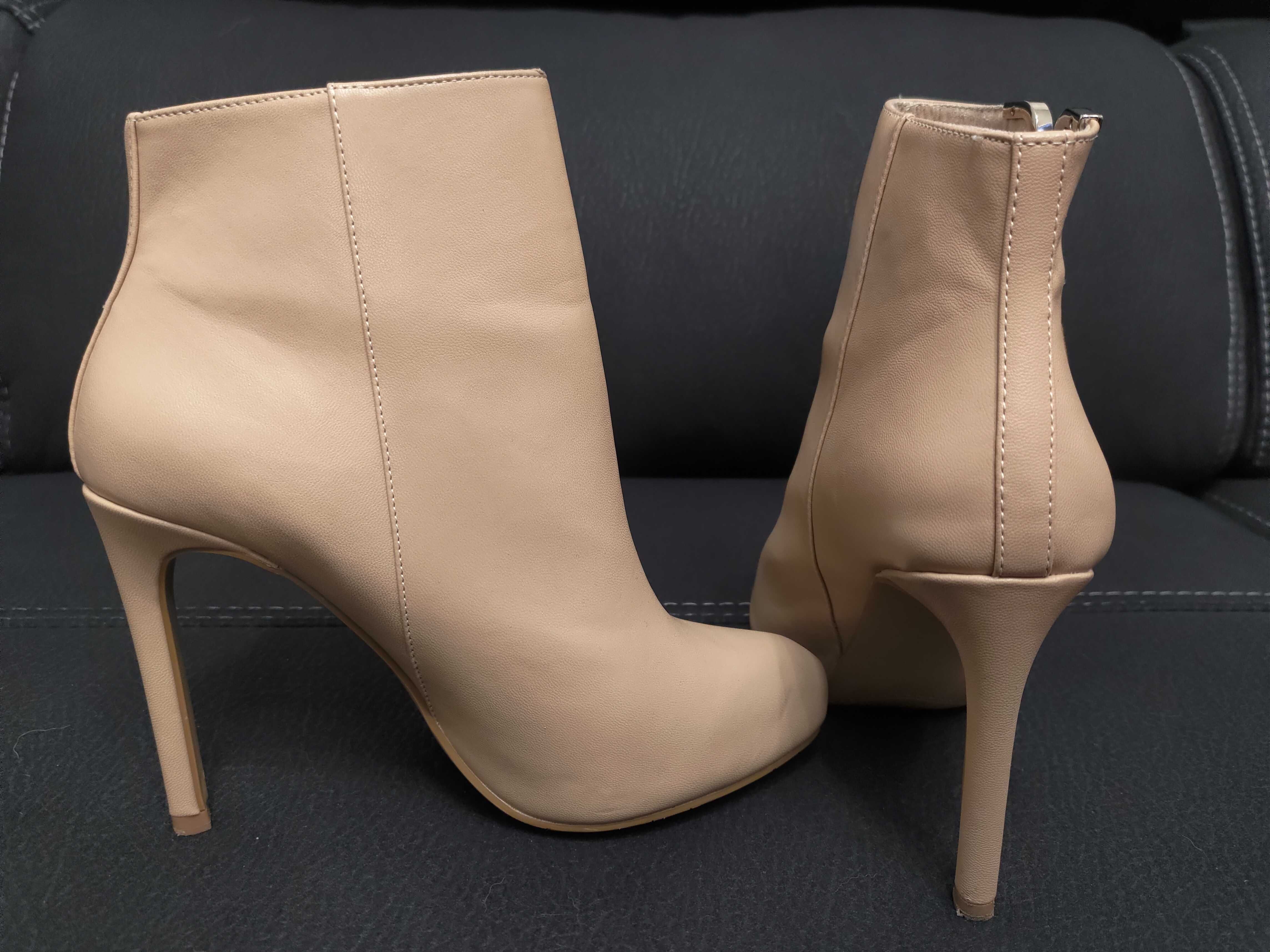 Botas Stradivarius