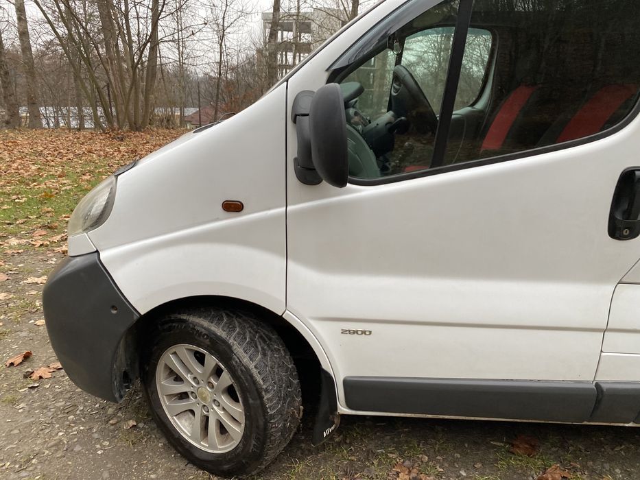 Opel Vivaro 2004 рік 1.9 довга база