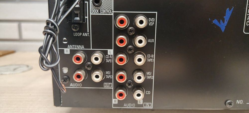 Amplituner stereo DENON DRA-500AE.
