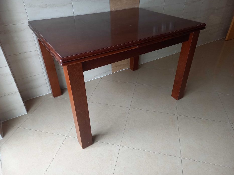 Mesa madeira extensível e 4 cadeiras