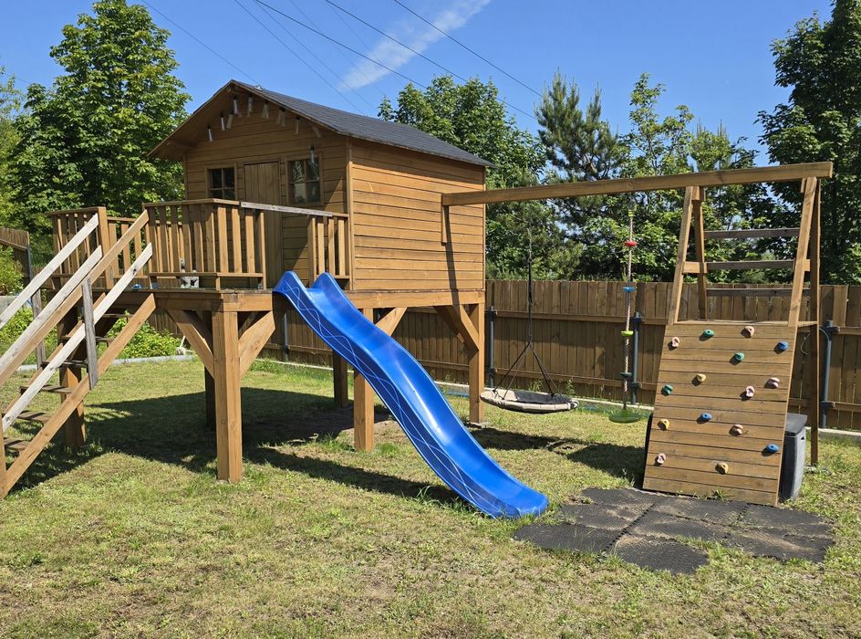 Duży plac zabaw dla dziecka solidny