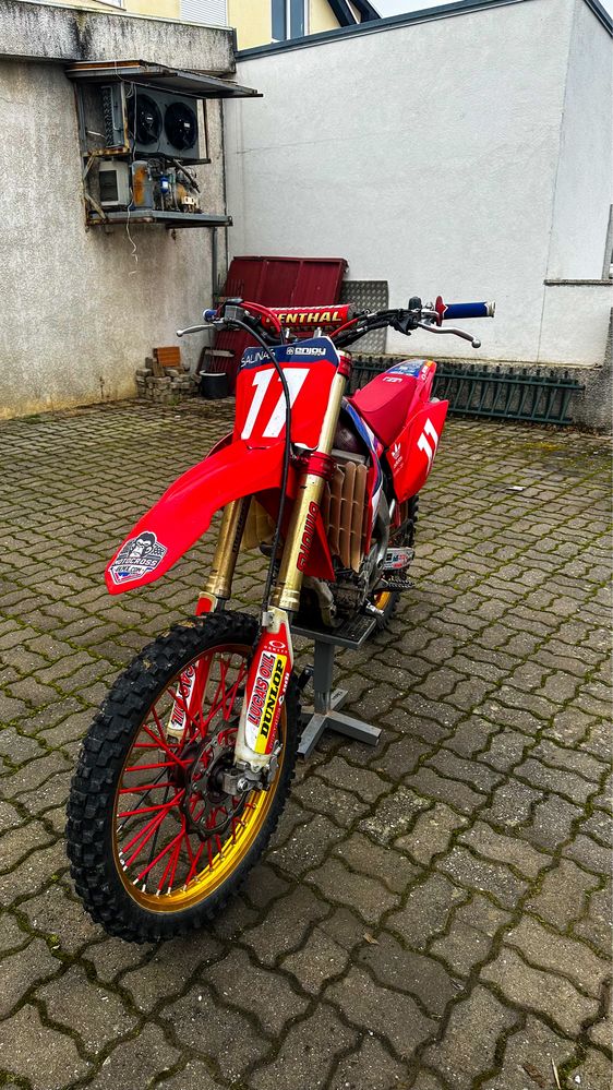 Honda CRF 250 R + oferta (Botas/Colete)