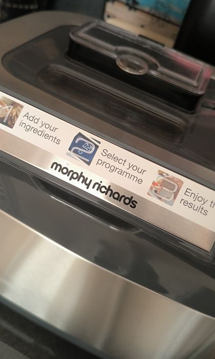 Máquina de pão Morphy Richards Premium Plus