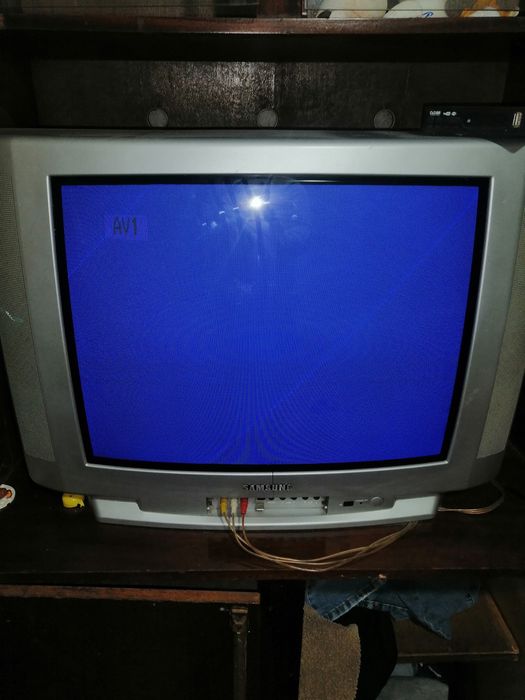 Продам три рабочих телевизора samsung. Цена за три.