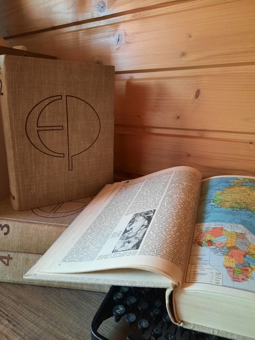 Encyklopedia Powszechna 4 tomy.