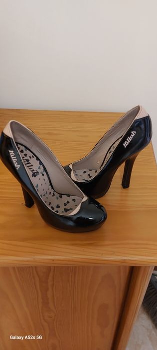 Vendo desde desde 10€ a 50€ ( depende do sapato)usados  a