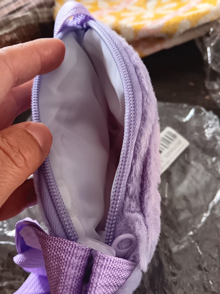 Bolsa de pelúcia unicórnio com alça regulável