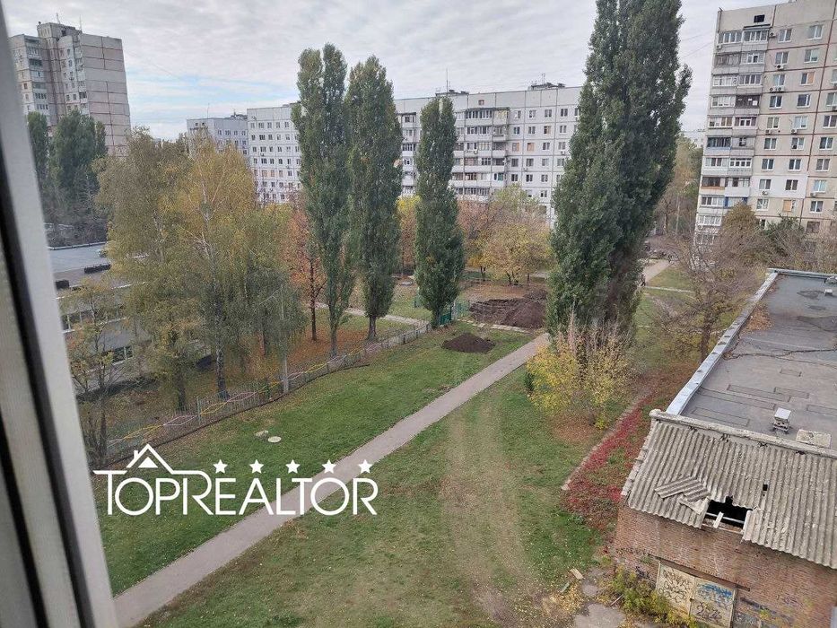 Продам 4-к. квартиру 3 хвилини м. Салтівська 522 мкр  Нескорених 20а