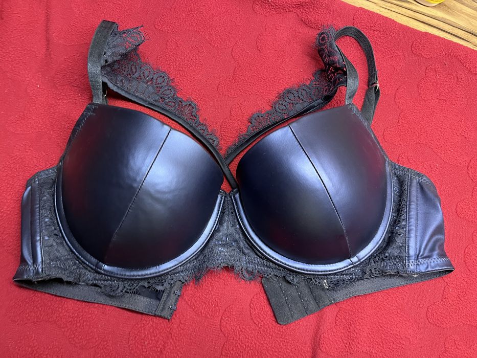 Продам шкіряний бюстгальтер