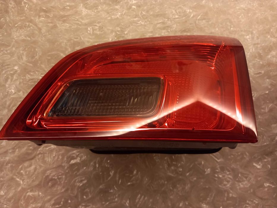 Lampa tylna w klapę bagażnika, prawa, tył, Opel Astra J 2015 ABV