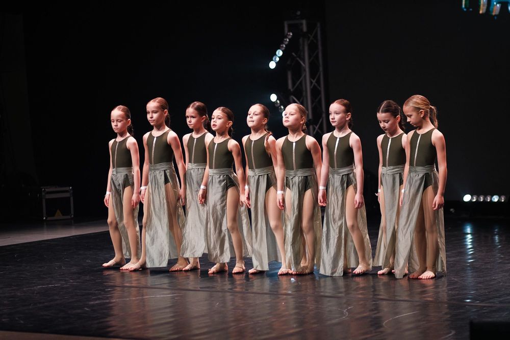 Танцювальні костюми на замовлення , карнавальні костюми, форма з лого