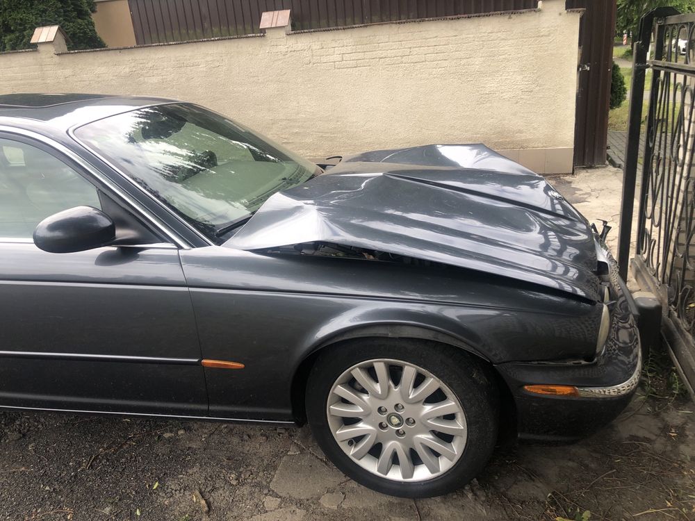 Sprzedam Jaguar XJ, auto powypadkowe