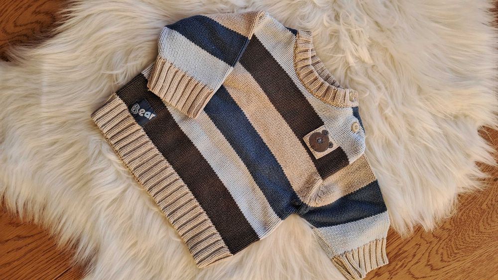 Sweter niemowlecy w rozmiarze 62 0-3 mies.