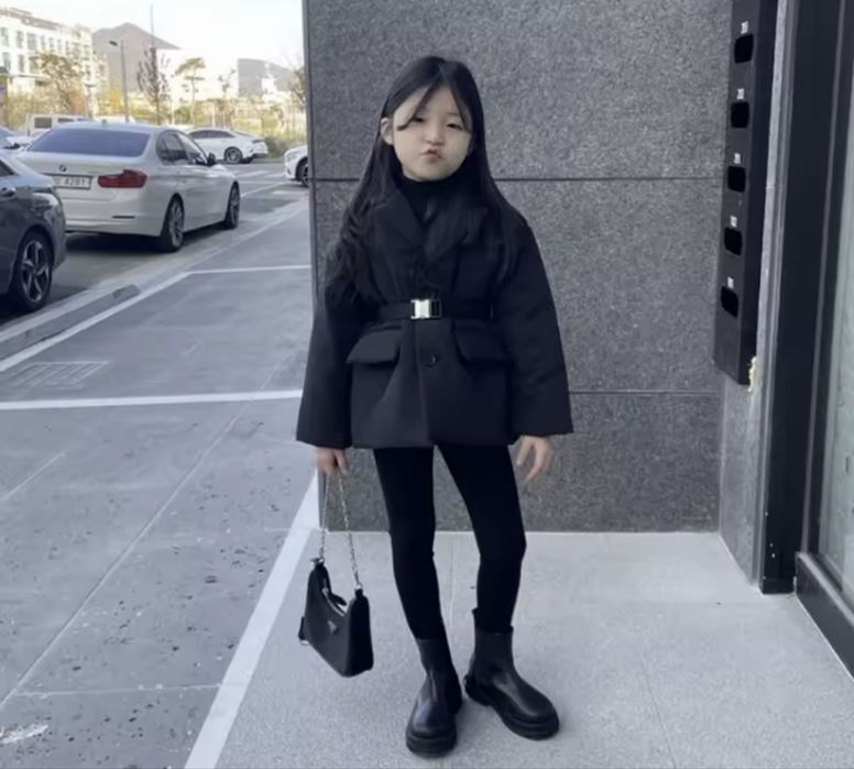 Продам курточку на дівчинку 4-5 років. Пуховик,осінь, зима. 120 розмір