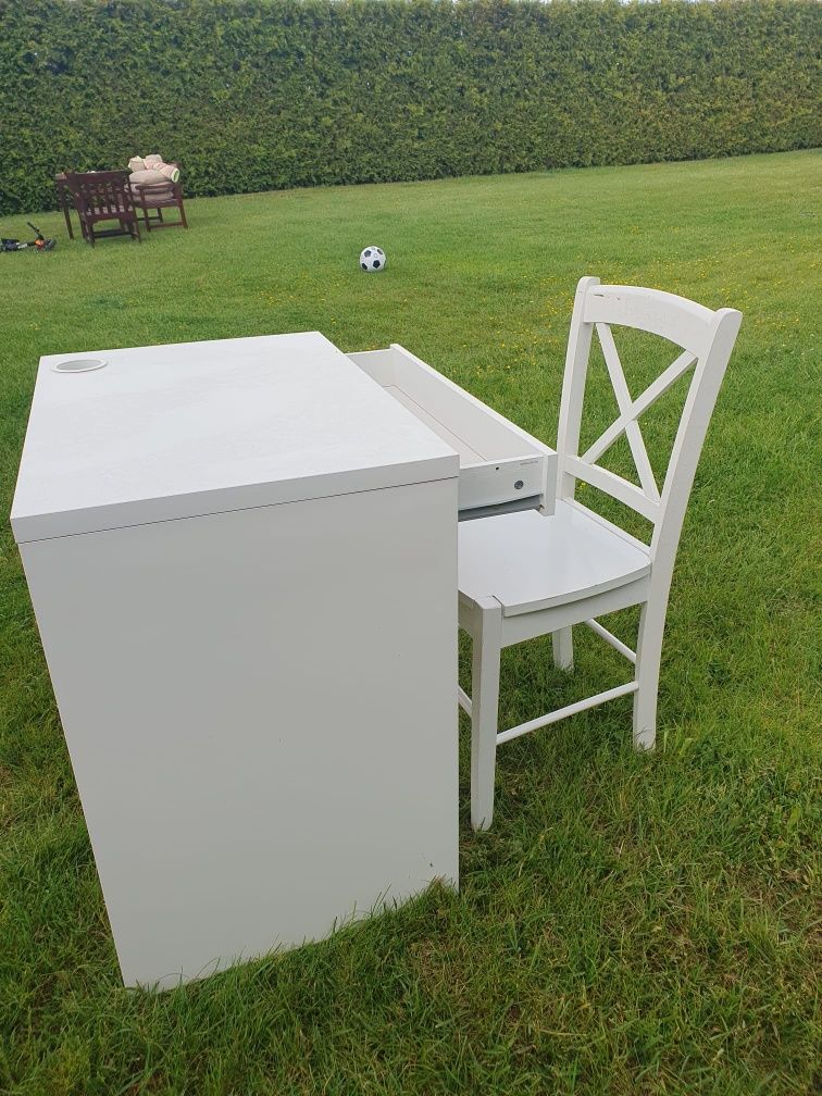Biurko jednoosobowe z szufladą oraz krzesłem