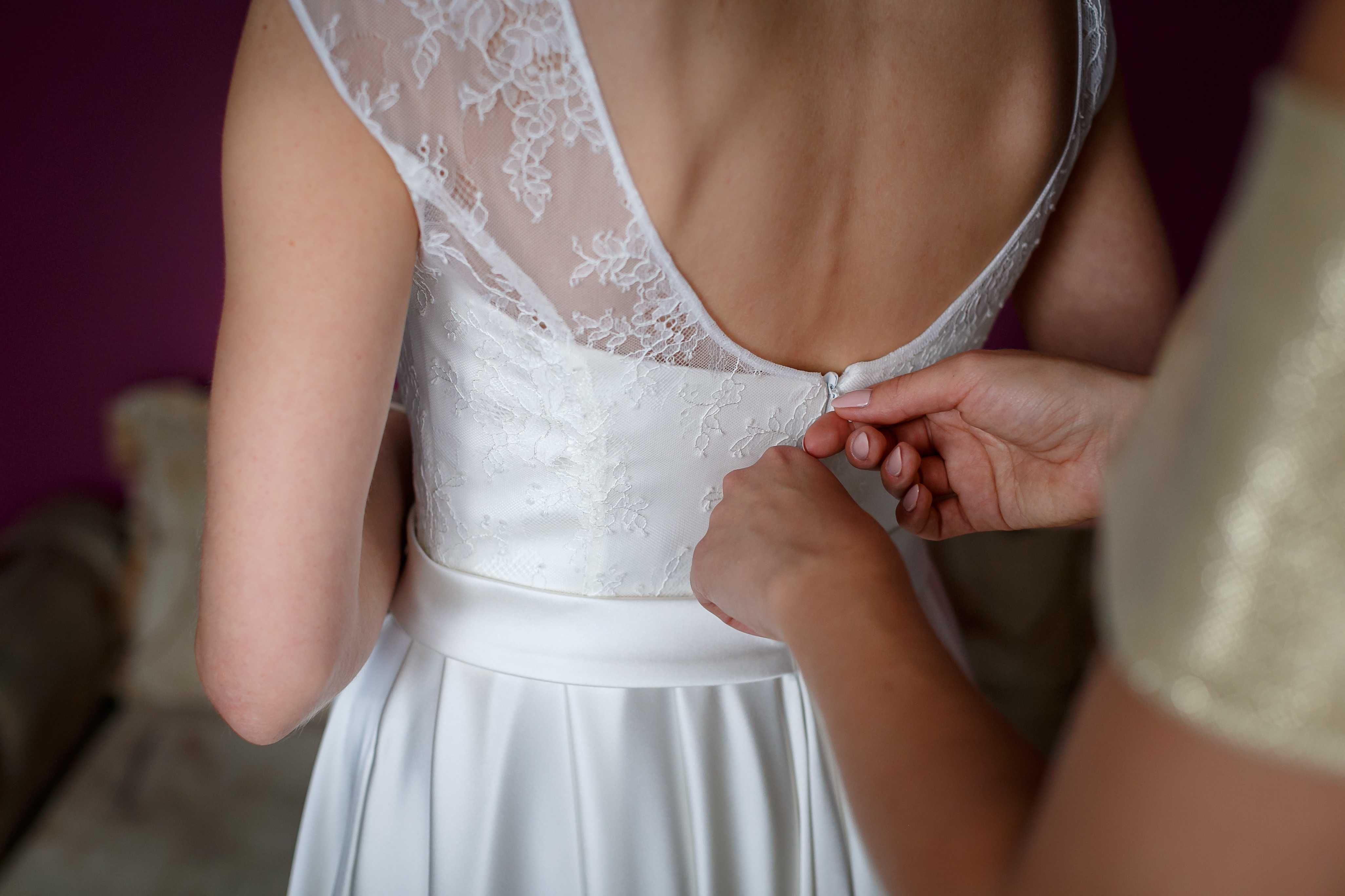Suknia ślubna satynowa z kieszeniami