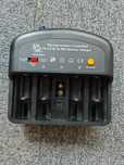 Automatyczna pulsacyjna Ładowarka AA AAA 9V/6F22 Ni-MH/Ni-Cd