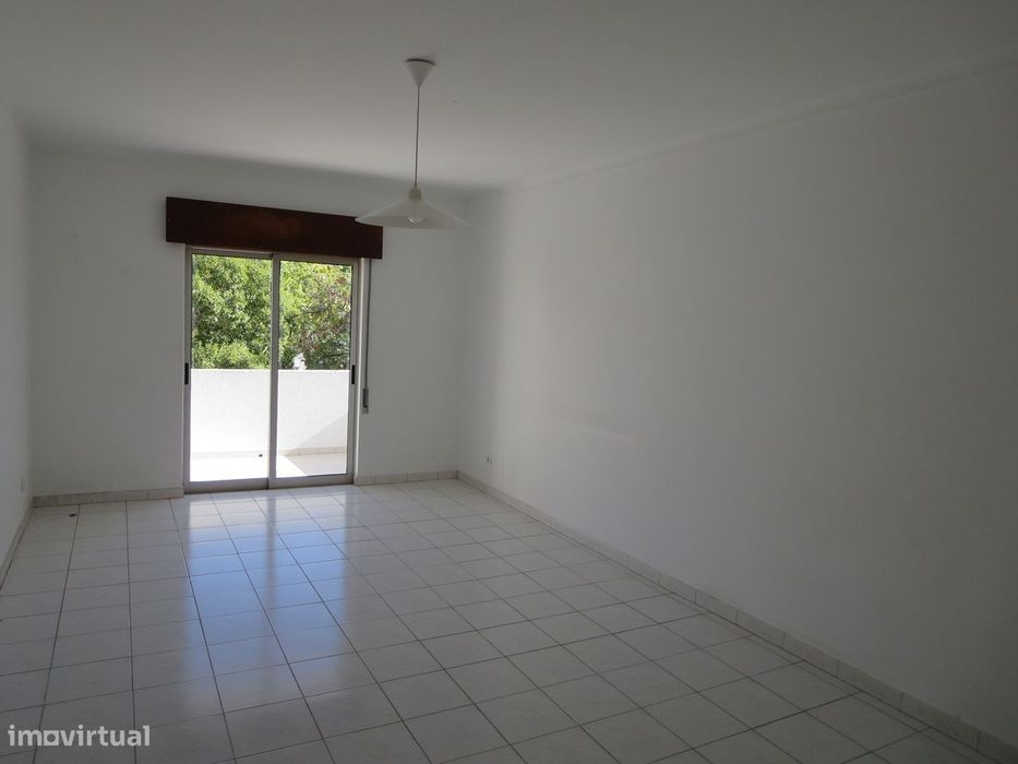 T2 Faro - central com muita luz e boas áreas