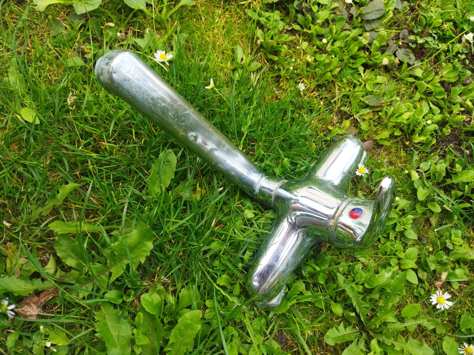 Umywalka z szafką i baterią