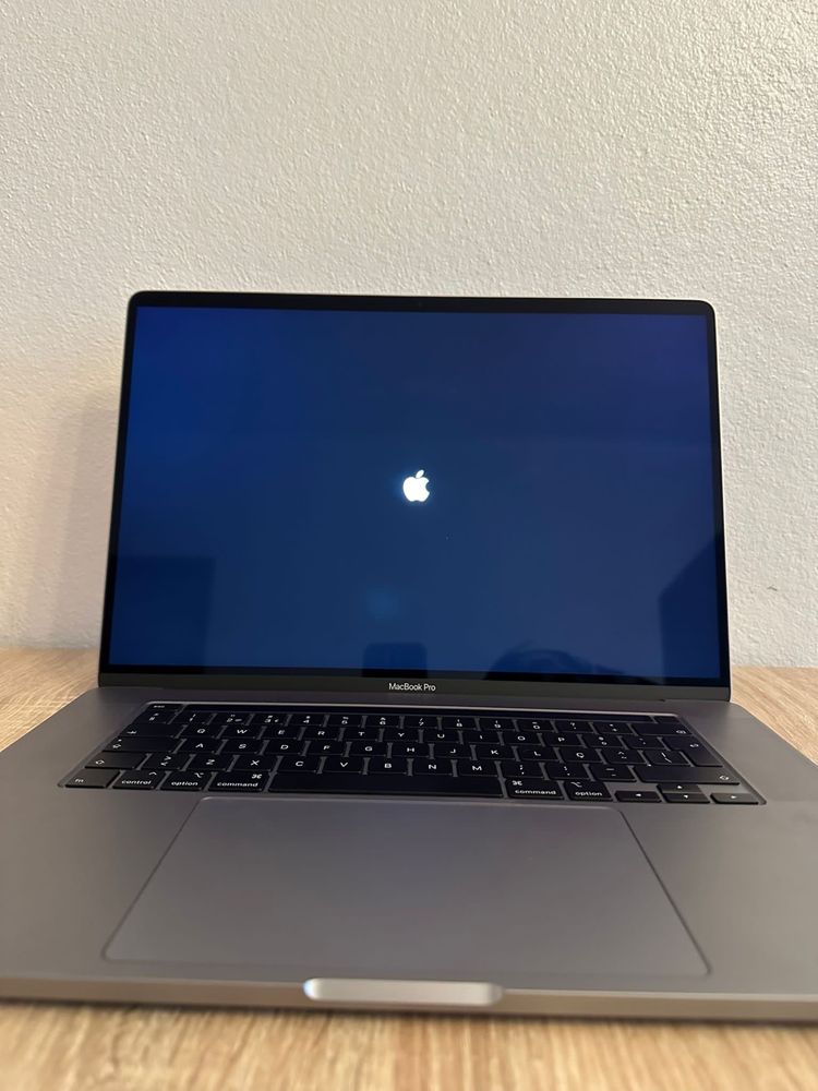 Macbook pro 16" 16gb 512gb